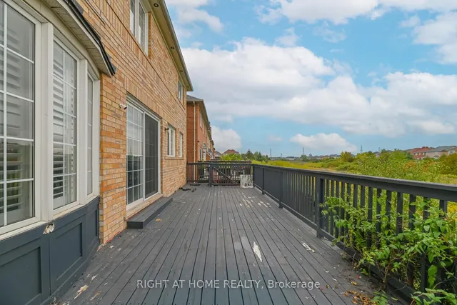 Additional image 44 of 21 Hoptree Ave