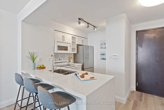 Additional image 42 of 410 Queens Quay Unit 1407