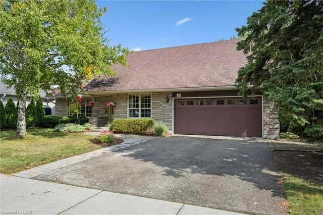 Additional image 39 of 46 Larkspur Cres