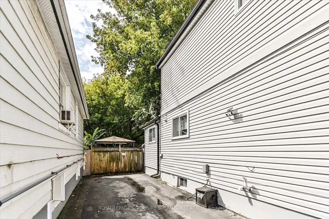 Additional image 34 of 94 Meighen Ave