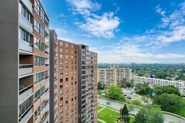 Additional image 32 of 627 The West Mall Unit 1810