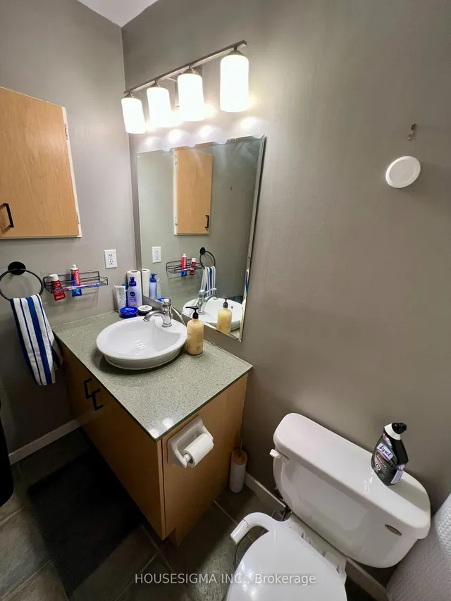 Additional image 18 of 404 King St Unit 109