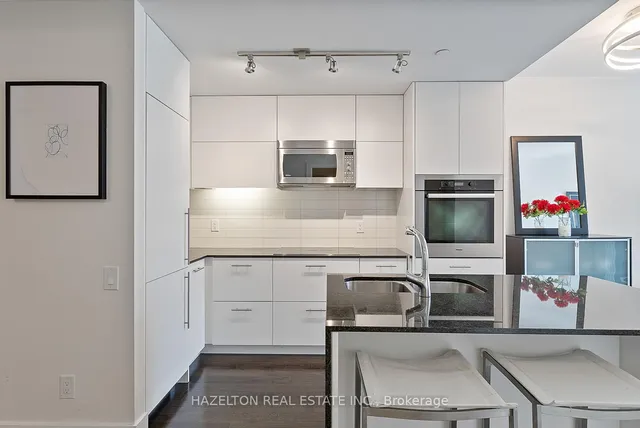 Additional image 3 of 170 Avenue Rd Unit 211