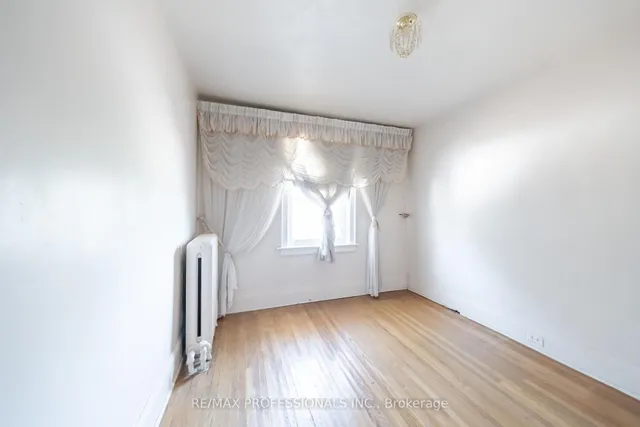 Additional image 19 of 24 Queens Ave