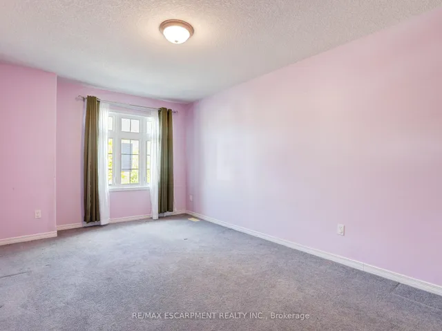 Additional image 36 of 36 Lemon Grass St