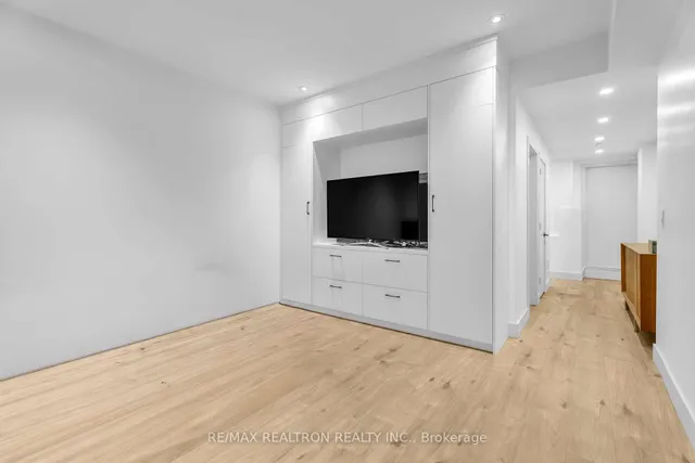 Additional image 35 of 38 Alameda Ave