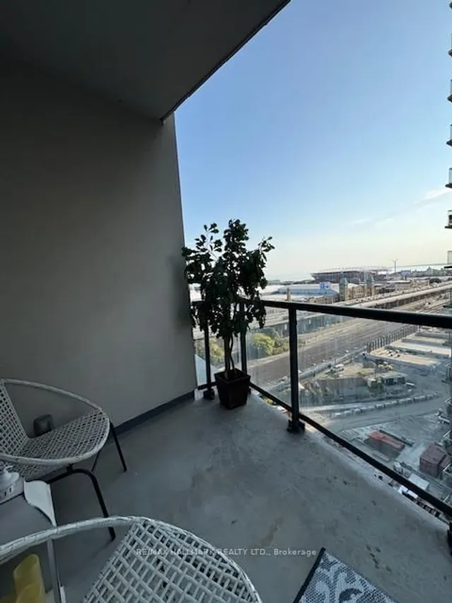 Additional image 33 of 51 East Liberty St Unit 1215