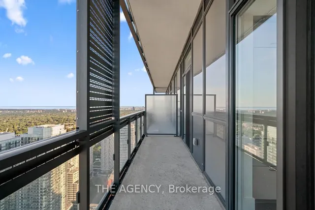 Additional image 19 of 39 Roehampton Ave Unit 4506