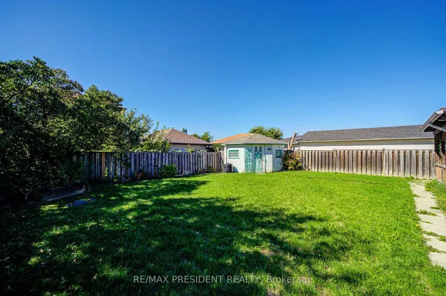 Additional image 45 of 74 Bloomington Cres