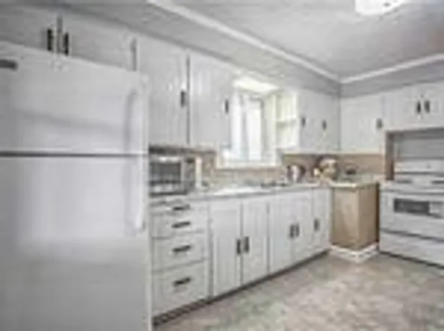 Additional image 9 of 33 Farmcrest Dr