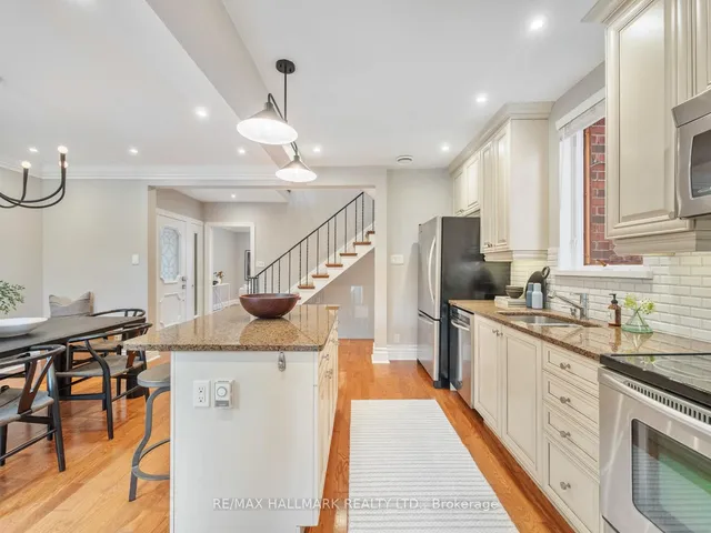 Additional image 12 of 839 Carlaw Ave