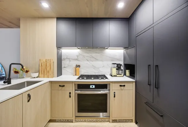 Additional image 3 of 45 Dovercourt Rd Unit 301