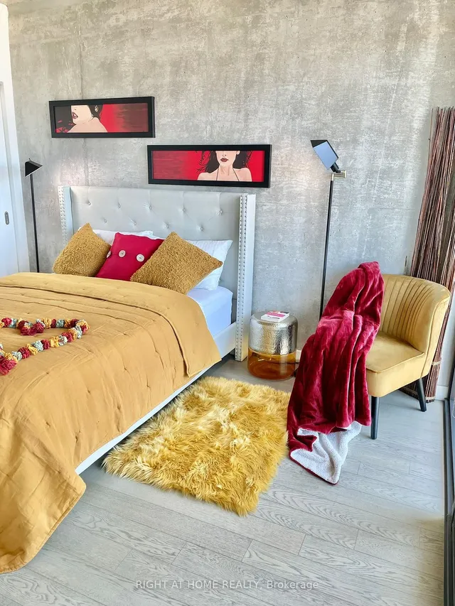 Additional image 21 of 111 Bathurst St Unit 1205