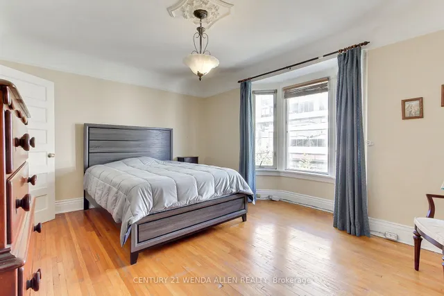 Additional image 17 of 729 Dupont St