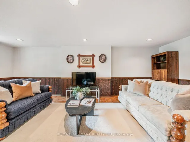 Additional image 36 of 139 Floyd Ave