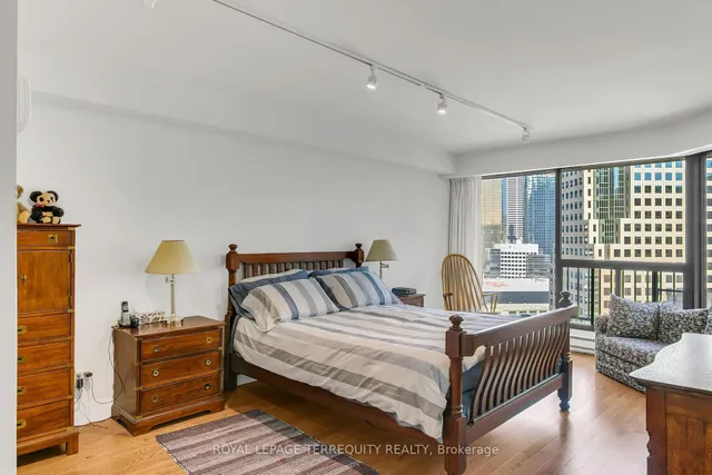 Additional image 28 of 55 Harbour Sq Unit 2311