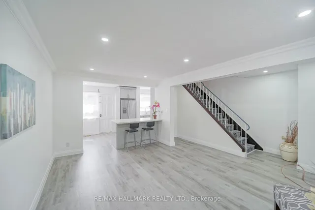 Additional image 9 of 131 Painted Post Dr