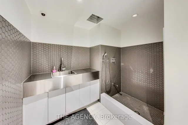 Additional image 25 of 39 Roehampton Ave Unit 4506