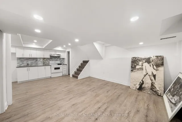 Additional image 40 of 105 Apache Tr