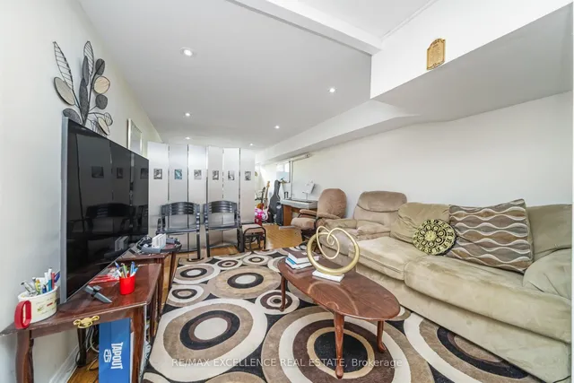 Additional image 27 of 43 Porchester Dr