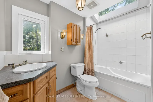 Additional image 40 of 10 King Street Cres