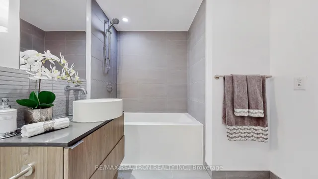 Additional image 6 of 161 Roehampton Ave Unit 2809