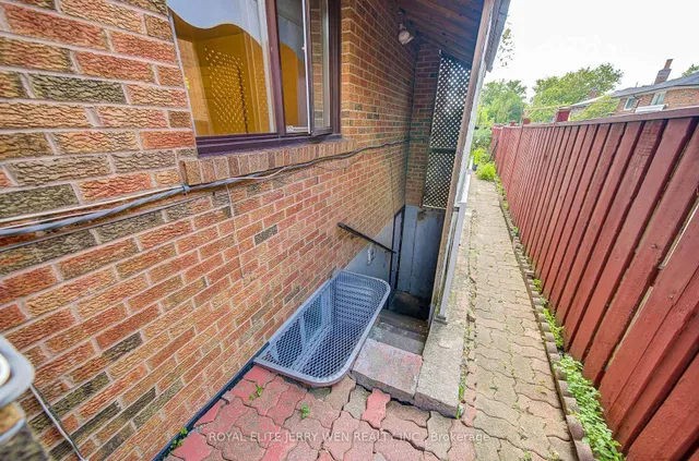 Additional image 33 of 2908 Victoria Park Ave