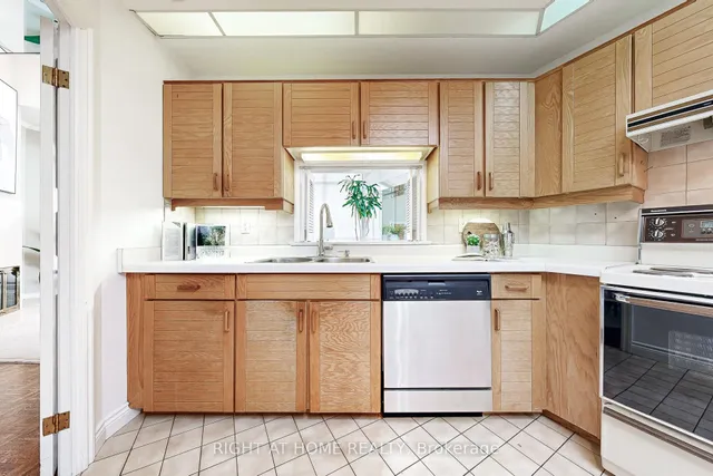 Additional image 18 of 85 Skymark Dr Unit PH1