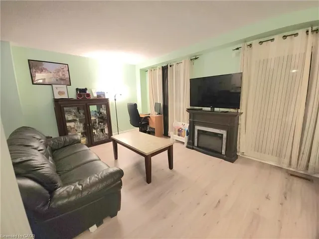 Additional image 16 of 32 Mowat Blvd Unit 8