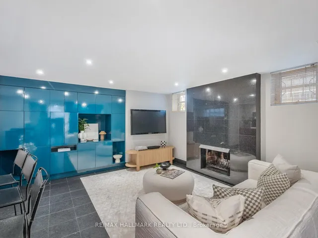 Additional image 26 of 839 Carlaw Ave