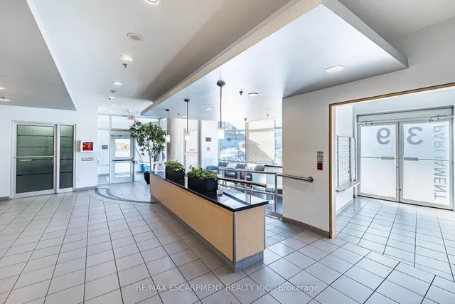 Additional image 36 of 39 Parliament St Unit 909