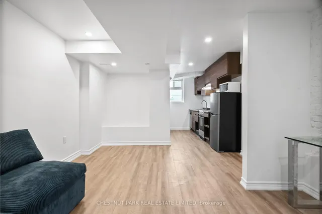 Additional image 37 of 371 Howland Ave