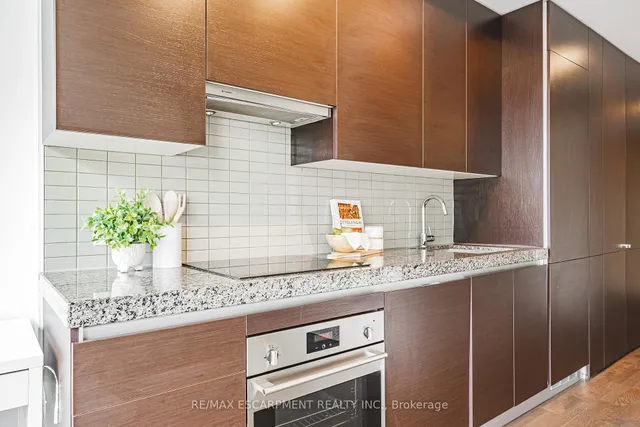 Additional image 15 of 629 King St Unit 627