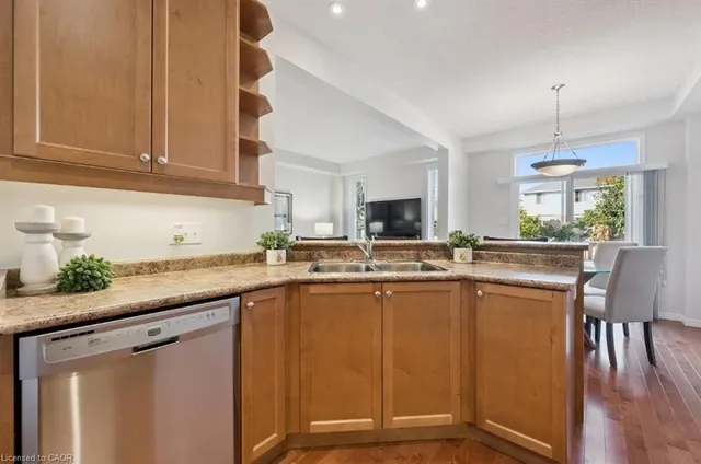 Additional image 16 of 416 Beaumont Cres