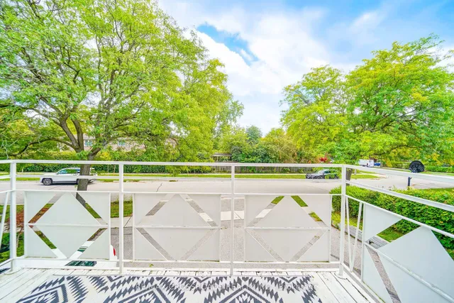 Additional image 23 of 8 Topaz Gate