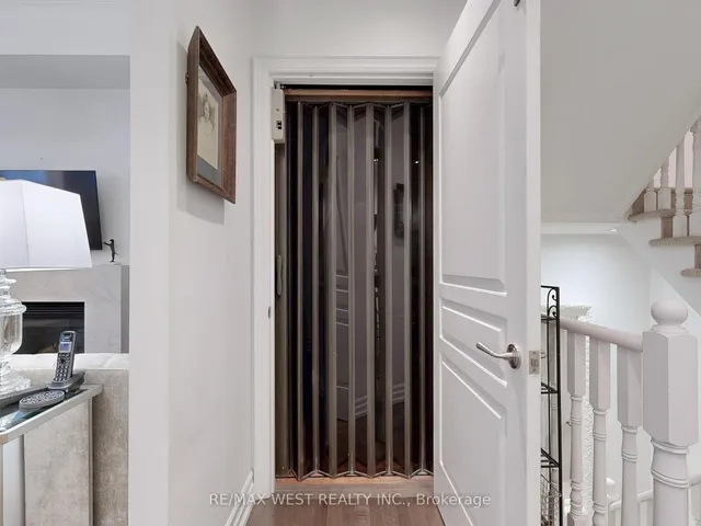 Additional image 15 of 20 Burkebrook Pl Unit Th 14