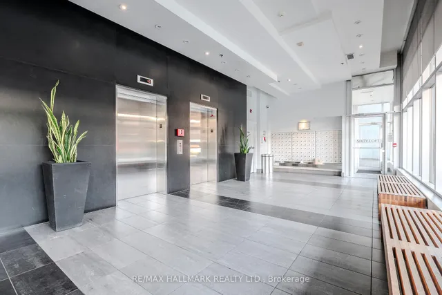 Additional image 38 of 60 Bathurst St Unit 910