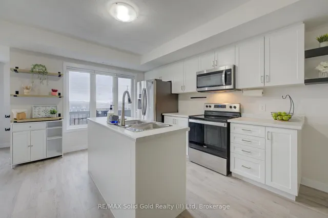 Additional image 2 of 160 Rochefort St Unit A4