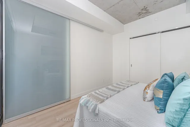 Additional image 28 of 111 Bathurst St Unit 716