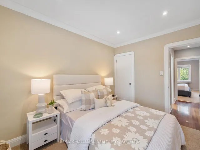 Additional image 23 of 839 Carlaw Ave