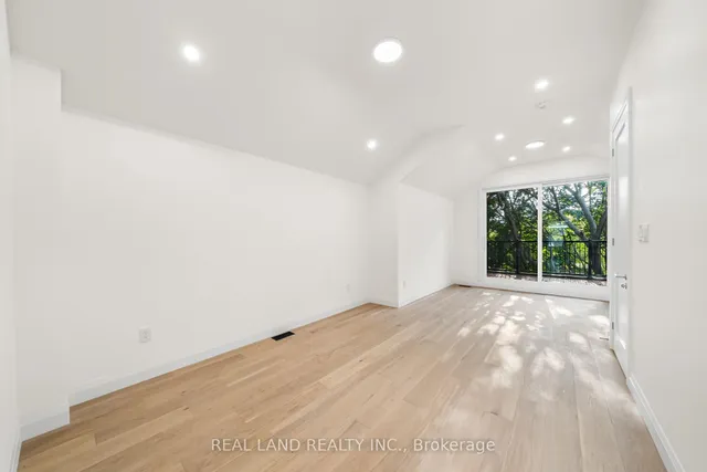 Additional image 20 of 30 Winnifred Ave