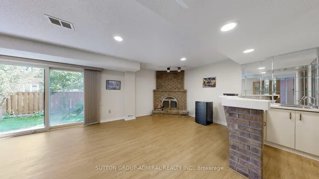 Additional image 41 of 33 Carnival Crt