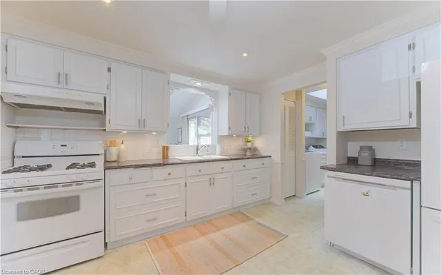 Additional image 21 of 26 Lewis Cres