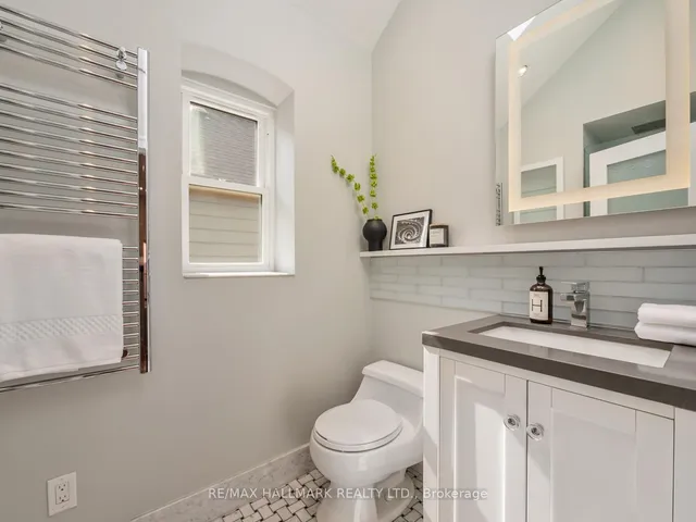 Additional image 24 of 839 Carlaw Ave