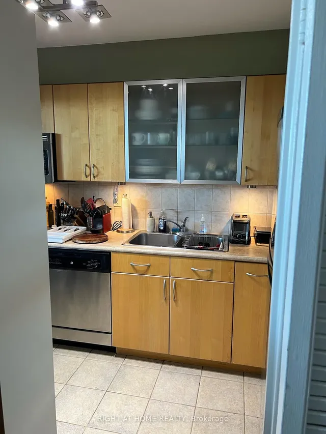 Additional image 20 of 360 Ridelle Ave Unit 1812