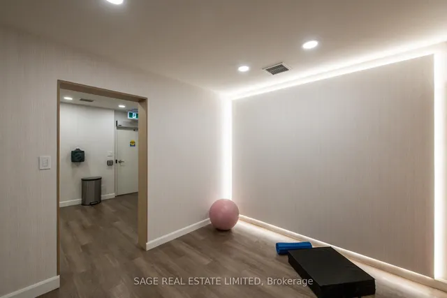 Additional image 32 of 600 Queens Quay Unit 531