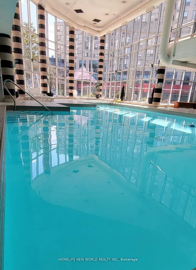 Additional image 3 of 2550 Lawrence Ave Unit 1006