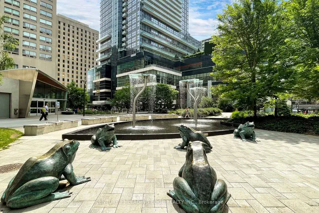Additional image 38 of 386 Yonge St Unit 1904