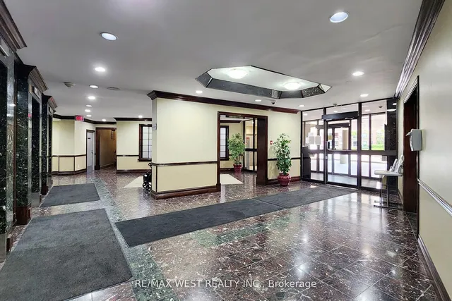 Additional image 5 of 627 The West Mall Unit 1810