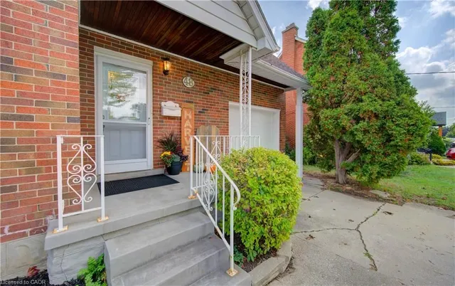 Additional image 3 of 48 East Ave